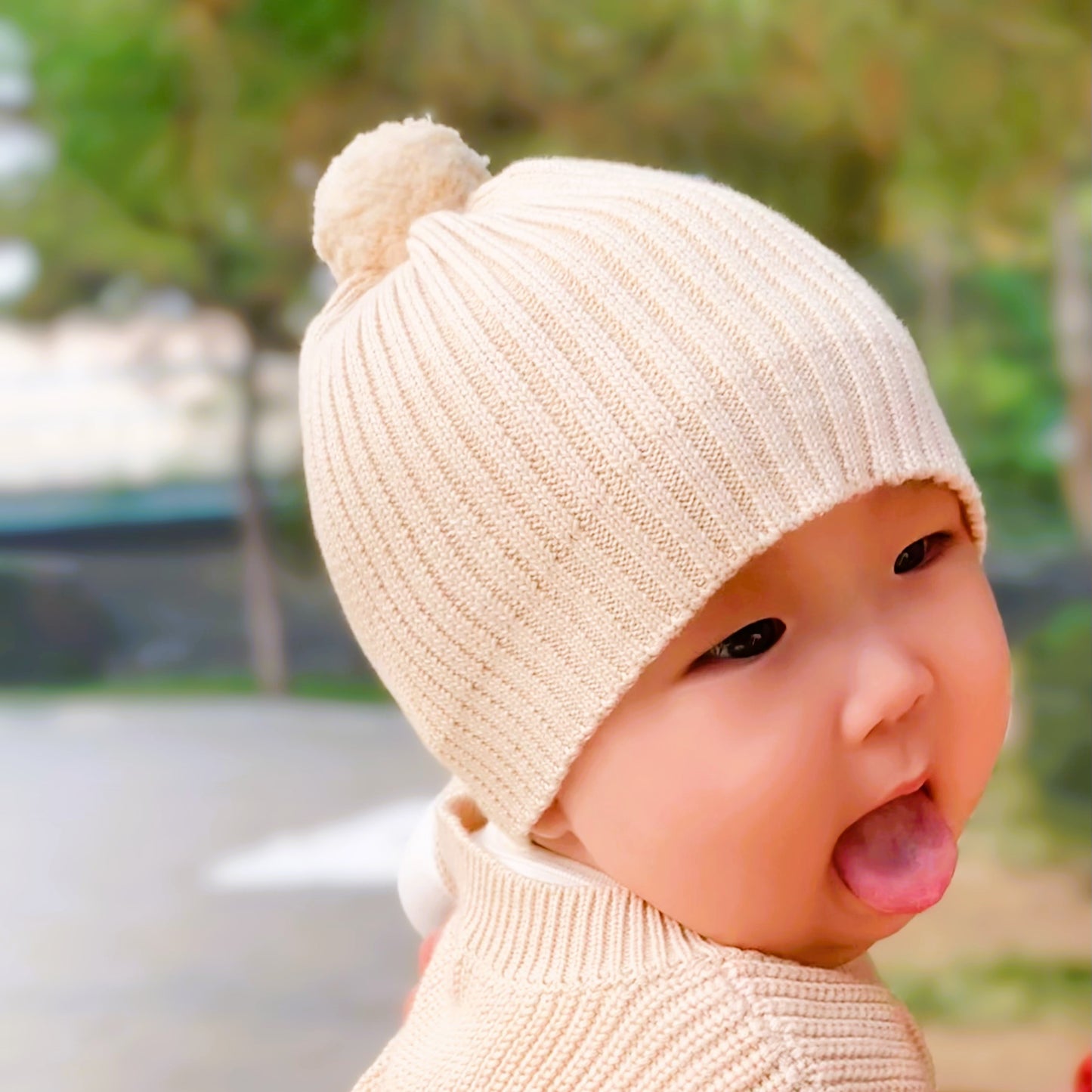 Newborn Pom Pom Hat: Organic Cotton Knitted Hats | Eotton Canada