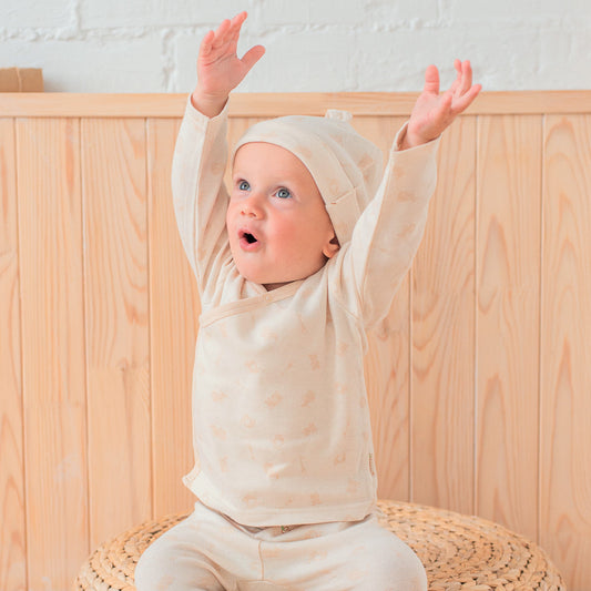 Organic Baby Clothes: Layettes For Newborns - Kimono Top, Footie Pant, Bonnet - EottonCanada