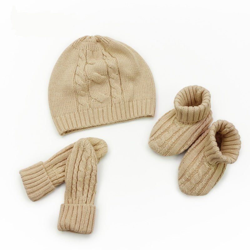 Best Gifts For Infants: Knitted Accessories Set