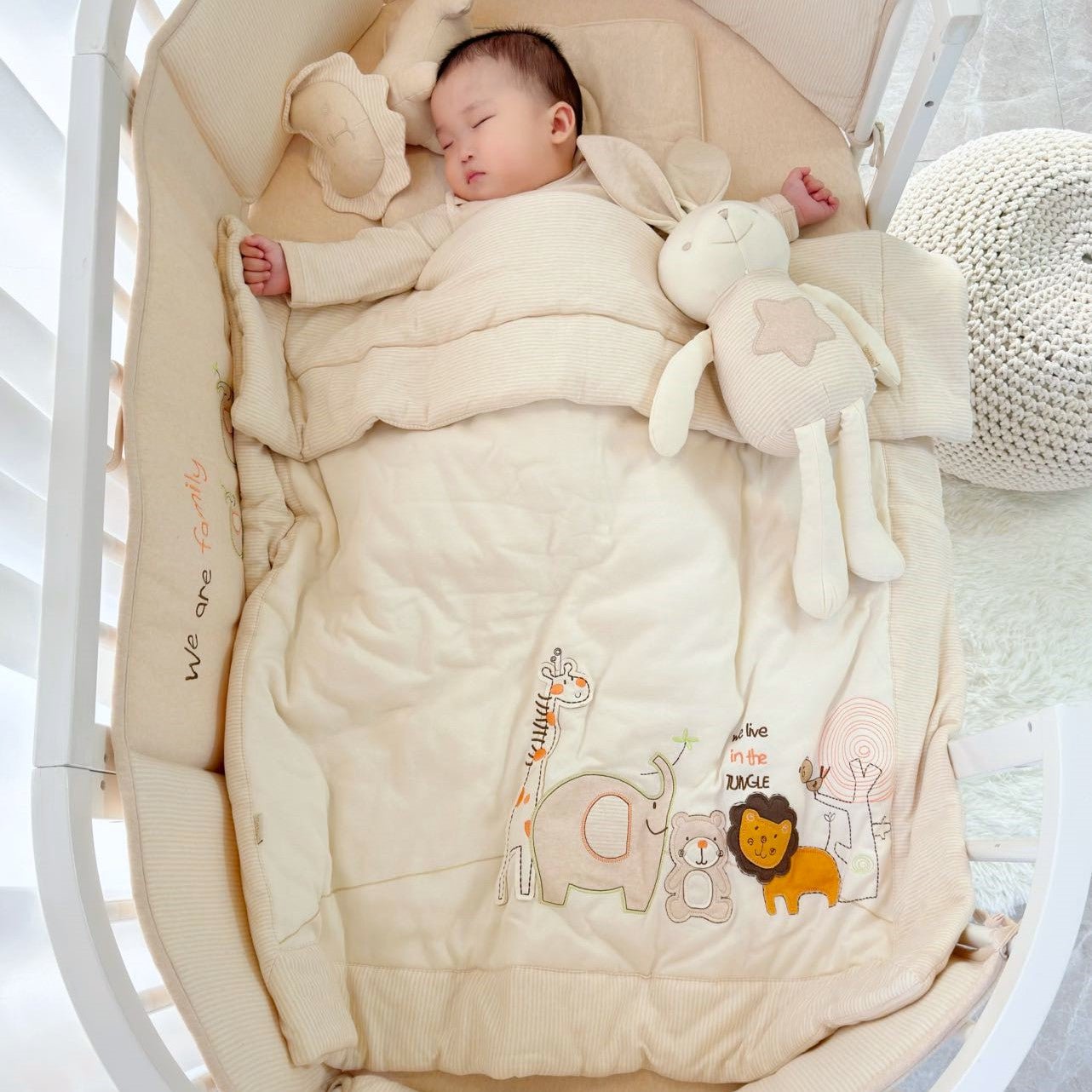 Baby Bedding Set: Crib Bumper Crib Sheet & Diaper Bag