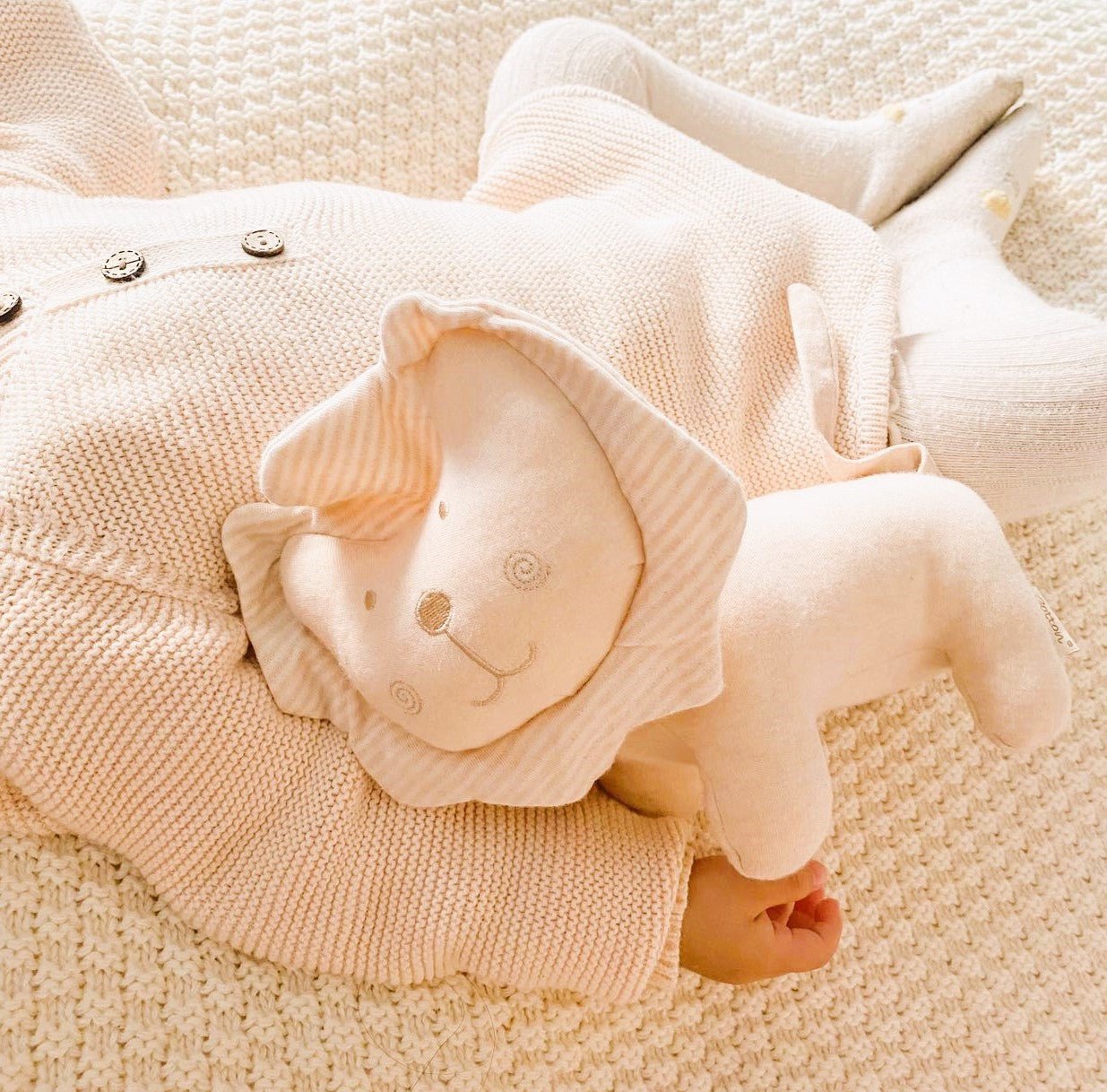 Newborn Toys: Organic Stuffed Animal Lion Best baby sleeping partner | Eotton Canada
