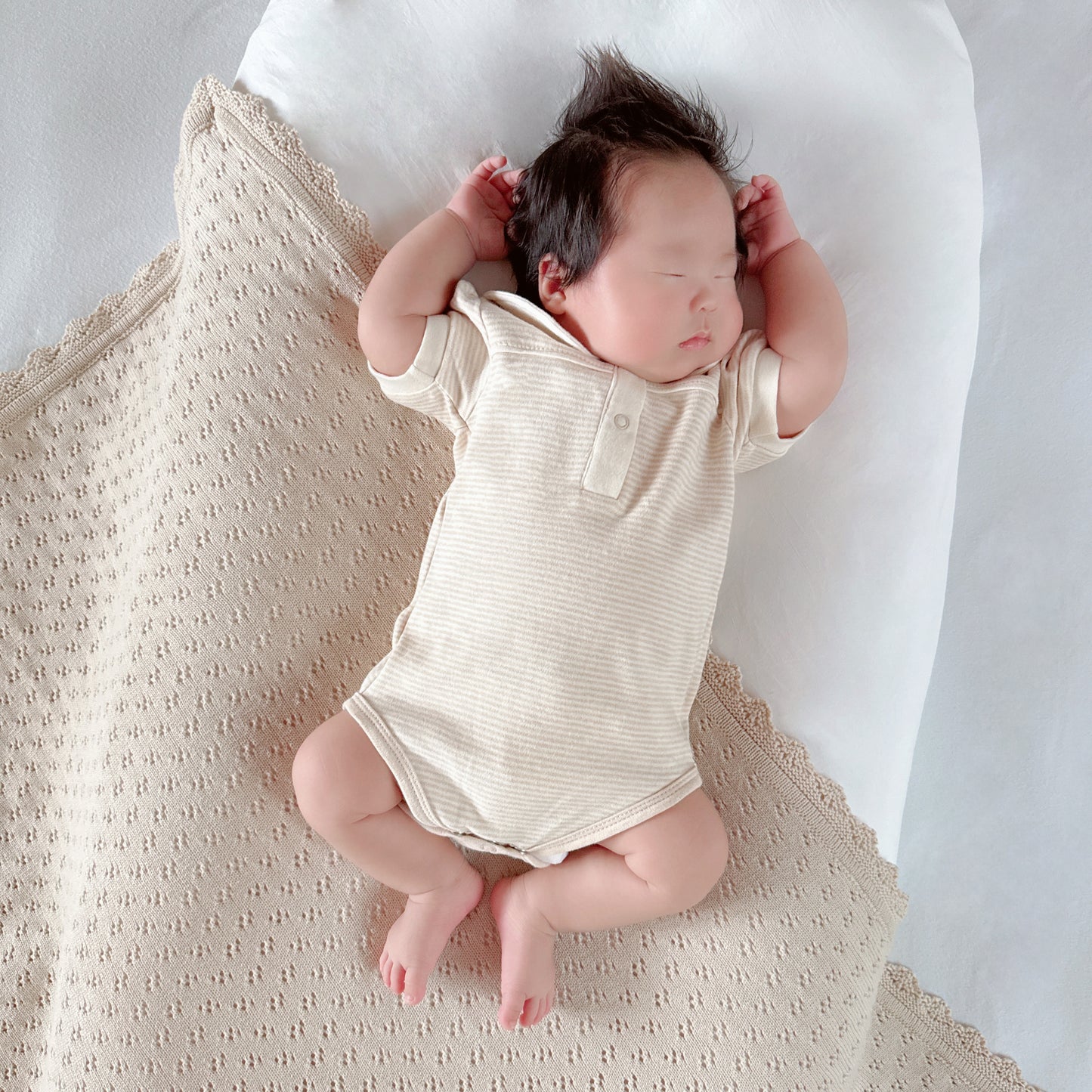 Baby girl contrast round collar organic cotton bodysuit in light caramel 