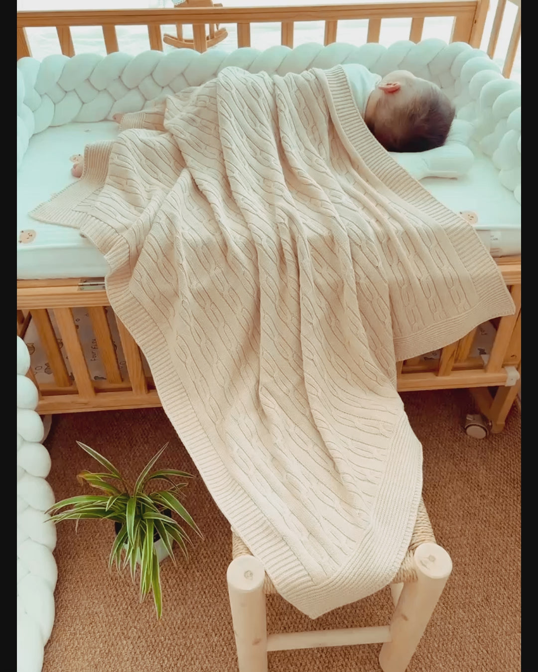 Best Gifts For Newborns: Organic Cotton Baby Cable Knit Blanket - Eotton Canada