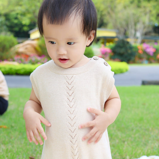 Sleeveless mini-cable baby romper featuring 100% natural coconut shell buttons on shoulders and crotch | Eotton Canada