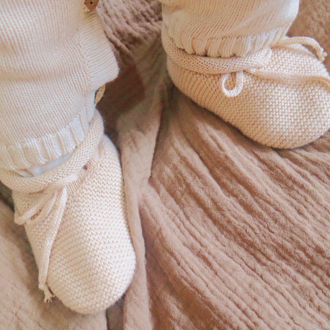 Close up of the intricate cable knit pattern on organic cotton baby shoest | Eotton Canada