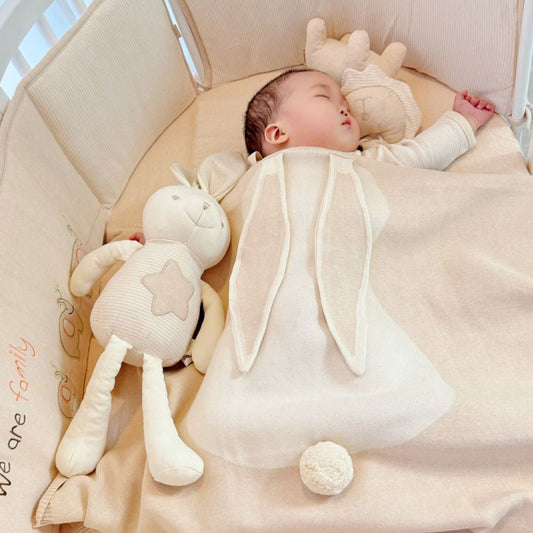 Luxury organic baby gift box featuring a GOTS-certified knitted cable blanket with bunny  design | Eotton Canada