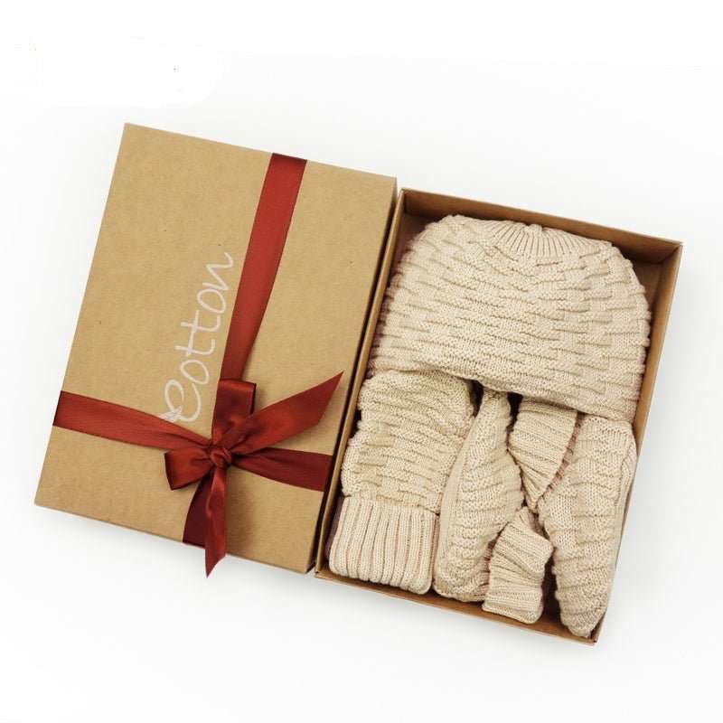newborn gift box organic cable knit hat mitten and booties set | Eotton Canada 