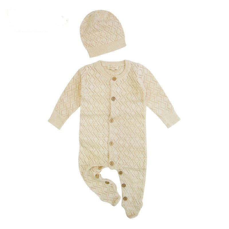 Non-toxic 12G knitwear close-up showing 100% natural coconut shell buttons on an organic cotton baby garment