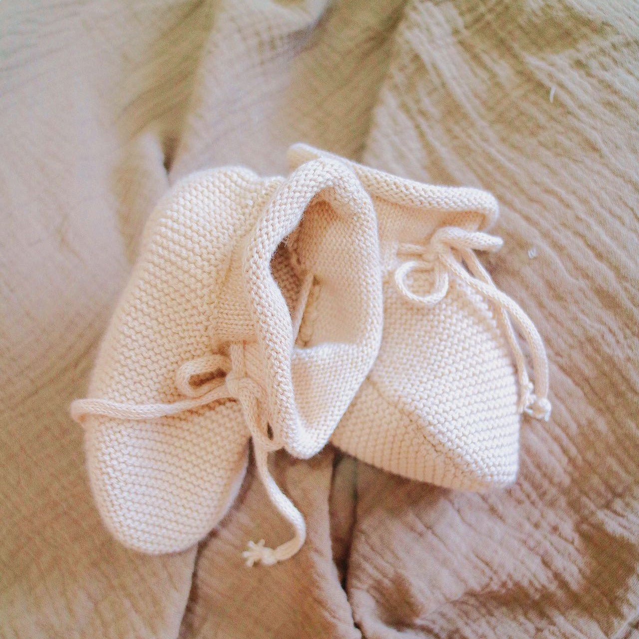 Organic Cable Knit Baby Booties | Soft Knitted Shoes | Eotton Canada | Eotton Canada