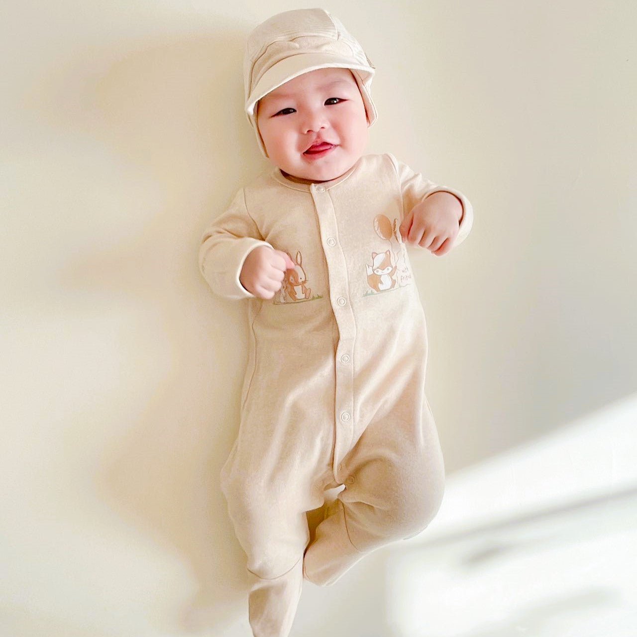 Unique Baby Gifts | Organic Baby Gift Set - Fox on baby model | Eotton Canada