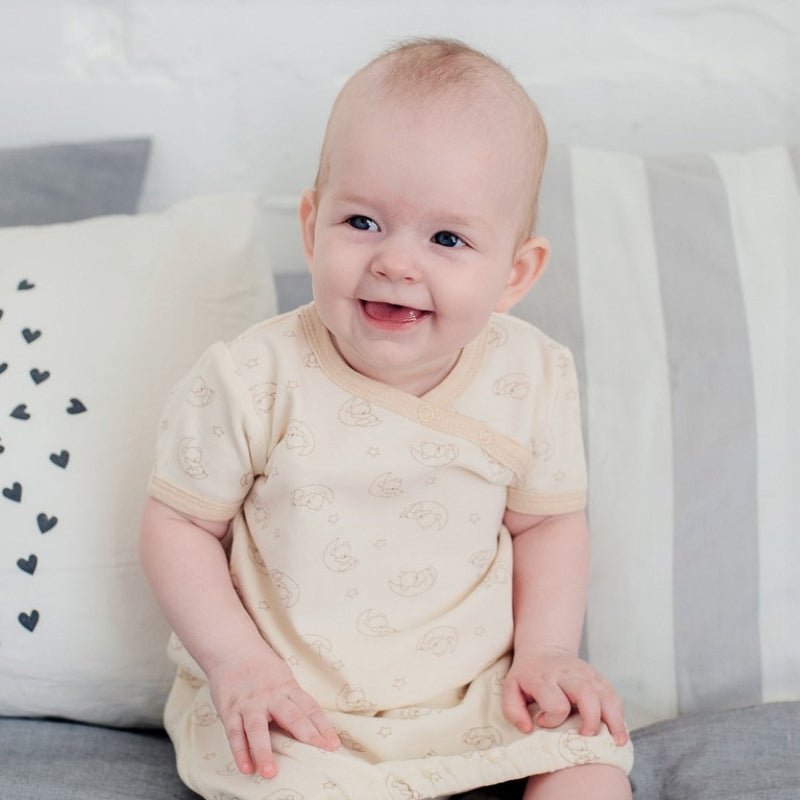 Short sleeve organic baby sleep gown in breathable white cotton for summer | Eotton Canada